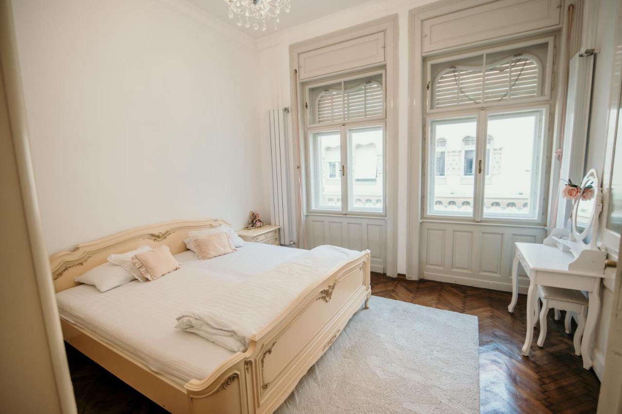 Bella Palace Oradea Bagian luar foto