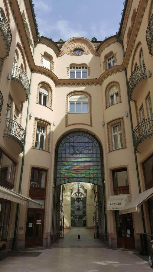 Bella Palace Oradea Bagian luar foto