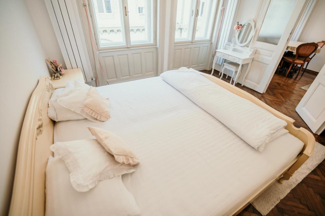 Bella Palace Oradea Bagian luar foto