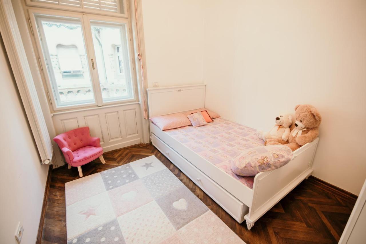 Bella Palace Oradea Bagian luar foto