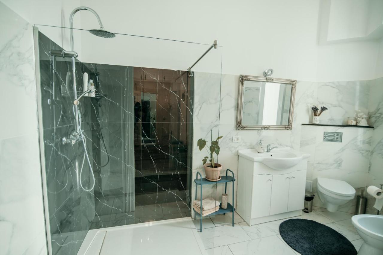 Bella Palace Oradea Bagian luar foto