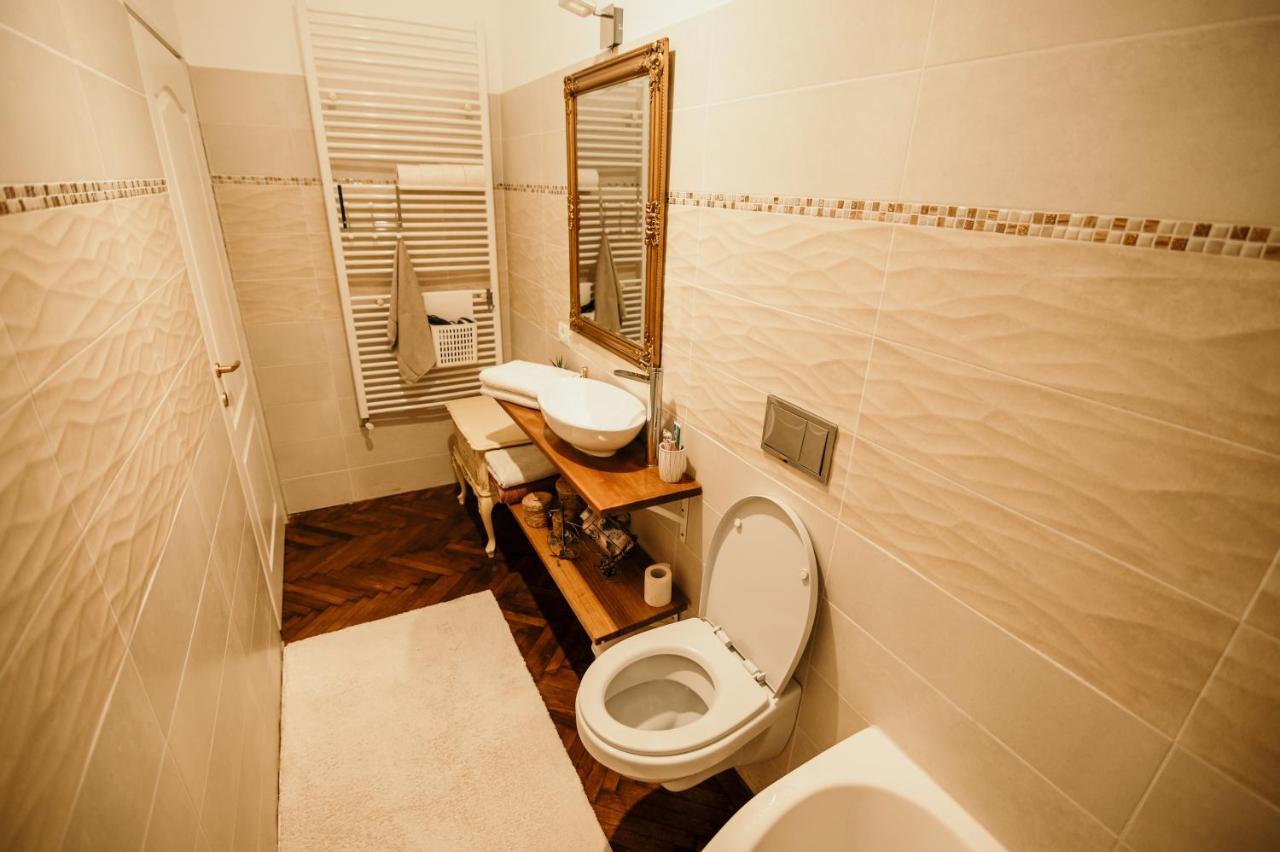 Bella Palace Oradea Bagian luar foto